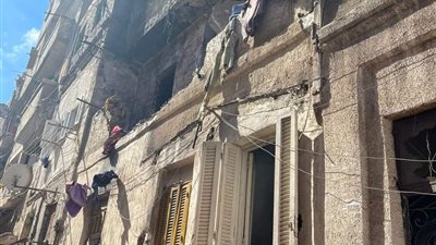 إزالة الخطوره الداهمه بعقار بشارع السباعي بمنطقة كرموز بالإسكندرية حرصا على سلامة المواطنين 