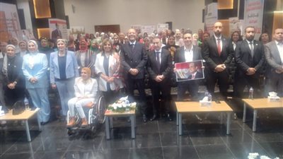 مؤتمر سكرتارية المرأة العاملة وبهتافات حاشدة:
