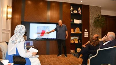محافظ جنوب سيناء يستمع لعرض للموقف التنفيذي لعدد من المشروعات التي تشرف عليها مديرية الإسكان بالمحافظة