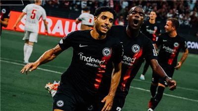 ثنائية مرموش تقود إنتراخت فرانكفورت للتعادل أمام بروسيا دورتموند 