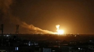 طيران الاحتلال الإسرائيلى يقصف محيط مدينة درعا جنوب سوريا 