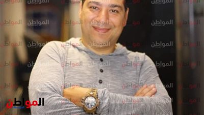 بالفيديو مدرس لغة عربية يلقب بــ السندال يحفظ طلابه قصيدة نهج البردة بطريقة إبداعية بالإسكندرية