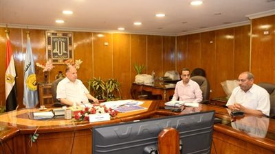 سعد يوجه باستمرار تسيير المنافذ المتنقلة التابعة لمديرية الاصلاح الزراعى بأسيوط لبيع الخضروات ومنتجات الدواجن بأسعار مخفضة للمواطنين 