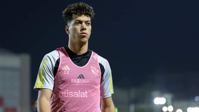 إمام عاشور لاعب الأهلي
