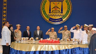 رئيس جامعة أسيوط يشارك المنطقة الجنوبية العسكرية حفل تكريم أسر الشهداء ومصابي العمليات الحربية