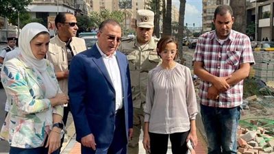  محافظ الإسكندرية يتابع أعمال رصف شارع فوزي معاذ لإدارة مياه الأمطار  بحي شرق
