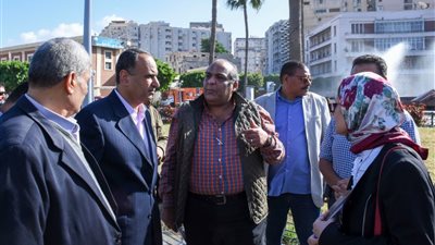 محافظ الإسكندرية يتابع أعمال رصف شارع فوزي معاذ لإدارة مياه الأمطار  بحي شرق 