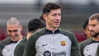 ليفاندوفسكي يقود تشكيل برشلونة لمواجهة ألافيس بالليجا