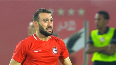 شوبير يكشف حقيقة تعاقد الأهلي مع عمر كمال عبد الواحد