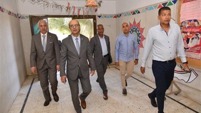 رئيس جامعة أسيوط يتفقد قطاع المدن الجامعية طالبات ويوجه بتوفير أفضل الإمكانات في مختلف المجالات