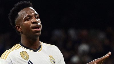 إصابة في الفخذ وعلاج قد يصل إلى شهرين.. ريال مدريد يكشف عن إصابة جونيور فينيسوس