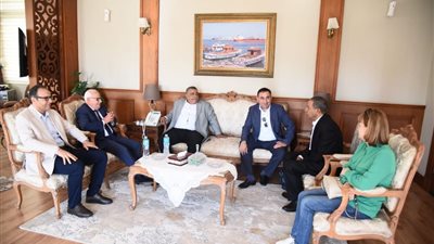 محافظ بورسعيد يستقبل رئيس لجنة الصناعة بمجلس النواب 