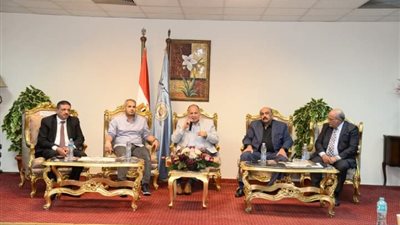 محافظ أسيوط يستقبل طلاب كلية الفنون الجميلة بجامعة الاسكندرية