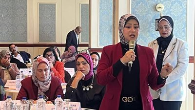 رئيس حي الجمرك بالإسكندرية.. تشارك في المائدة المستديرة لمناقشة سبل التضامن من أجل تشريعات تحمي النساء