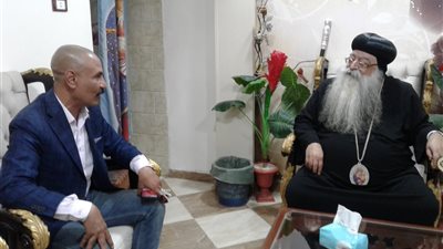 الانبا تكلا يستقبل مدير تعليم دشنا بمقر المطرانية 