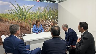وزيرة التخطيط والتنمية الاقتصادية تلتقي بالمدير التنفيذي لشركة هانيويل 
