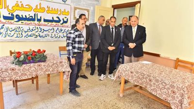 سعد يتفقد بعض مقار اللجان الانتخابية الخاصة بالانتخابات الرئاسية بحى شرق أسيوط 
