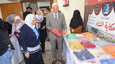 تمريض أسيوط تنظم معرض خيرى للملابس الجاهزة ومعمل التدريب الافتراضي للطلاب 