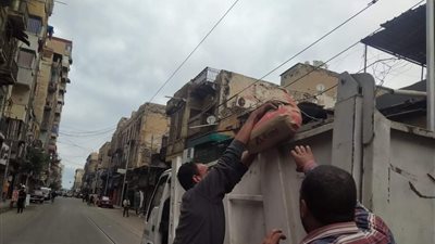 ايقاف اعمال بناء مخالف بحي الجمرك بالإسكندرية
