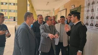 محافظ شمال سيناء يتفقد تجهيزات اللجان الانتخابية بالعريش