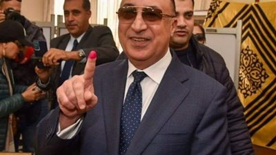 محافظ الإسكندرية: يدلي بصوته في الانتخابات الرئاسية 2024 بمبنى حي الجمرك (صور)