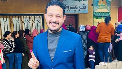 مؤسس دار نشر عصير الكتب الثقافية يدلي بصوته في الانتخابات الرئاسية