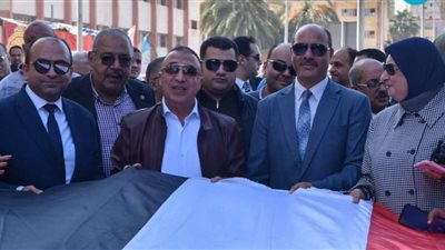 لليوم الثاني.. محافظ الإسكندرية يتفقد سير العملية الانتخابية داخل اللجان بحي غرب (صور)