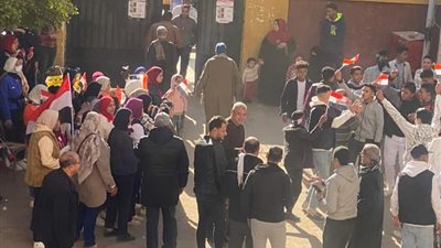 توافد المواطنين للادلاء باصواتهم في ثالث أيام الانتخابات الرئاسية فى لجنة مدرسة القوصية الثانوية بنين بأسيوط 