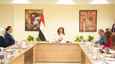 وزيرة التخطيط والتنمية الاقتصادية تتابع مسودة تقرير منظمة OECD الاقتصادي لمصر
