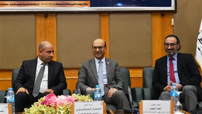 رئيس جامعة أسيوط يشهد افتتاح فعاليات البرنامج التدريبي فن صناعة الماركة الشخصية والمستقبل الوظيفي 