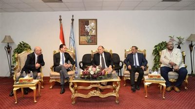محافظ أسيوط يستقبل مدير الوكالة الامريكية للتنمية الدوليةويفتتحان المركز الاعلامى بمركز التدريب وخدمة العملاء المطور بخزان مياه غرب 
