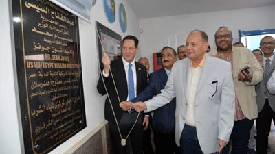 محافظ أسيوط و مدير الوكالة الأمريكية للتنمية الدولية يشهدان تشغيل المعمل المركزى لمياه الشرب بحى شرق 