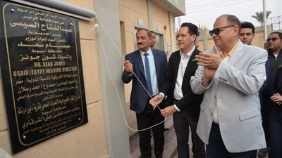محافظ أسيوط ومدير الوكالة الامريكية للتنمية الدولية يشهدان تشغيل محطتى رفع صرف صحى قرى دير درنكة ودرنكة الجديدة 