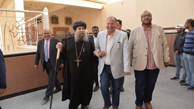 محافظ أسيوط ومدير الوكالة الأمريكية للتنمية الدولية يزوران دير السيدة مريم العذراء للأقباط الأرثوذوكس بدير درنكة