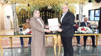 لبلوغها سن المعاش.. غنيم يُكرّم  وكيل الإدارة العامة للشؤون القانونية 