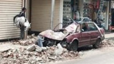 بسبب سقوط الأمطار الغزيرة.. تحطم سيارة في انهيار شرفة عقار في الإسكندرية