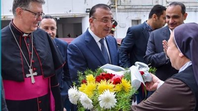 محافظ الإسكندرية يشارك الطوائف المسيحية احتفالتهم بعيد الميلاد المجيد ويقدم لهم التهنئة