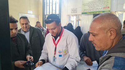 موسى يتابع سير العمل بالقومسيون  الطبى العام بحى شرق أسيوط 