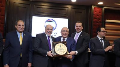 حزب مستقبل وطن يكرم المهندس ياسر عمر أمين الحزب بأسيوط لجهوده المشرفة فى الانتخابات الرئاسية 
