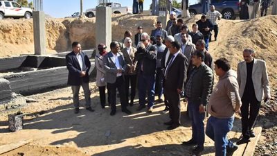 محافظ أسيوط يتفقد أعمال إنشاء مبنى الحملة الميكانيكية بقرية الكوم الأحمر بمركز البدارى 