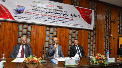 المنشاوى يشهد إحتفالية برنامج حاضنات الفائقين بجامعة أسيوط