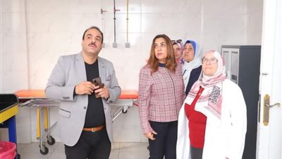 فى زيارة مفاجئة .. محافظ دمياط تتفقد مستشفى الزرقا المركزى وتقرر إحالة مسئول المستشفى و ٩٨ من العاملين بها للشئون القانونية للتحقيق 