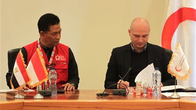 بالصور ...مذكرة تفاهم بين الصليب الأحمر الإندونيسي والهلال الأحمر المصري بشأن التعاون في شراء وإرسال المساعدات الإنسانية إلى الشعب الفلسطيني في غزة