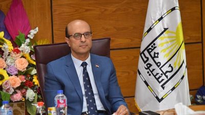 المنشاوى يصدر قرارين للإشراف على مركز ضمان الجودة والتأهيل للاعتماد وقسم علوم البيئة بكلية تكنولوجيا صناعة السكر بجامعة أسيوط 
