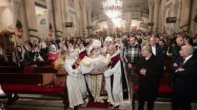 وسط أجواء روحانية أقباط الإسكندرية يحتفلون بـ «عيد الميلاد المجيد» (صور)