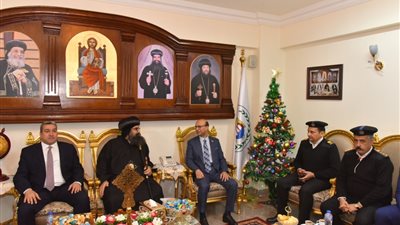 رئيس جامعة أسيوط يزور عدداً من الكنائس للتهنئة بعيد الميلاد المجيد