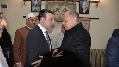 محافظ أسيوط يقدم واجب العزاء للنائب أحمد الشناوى خليل عضو مجلس النواب فى وفاة والدته 
