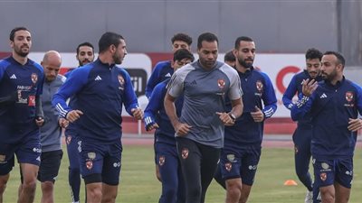 الأهلي يقرر تجديد عقود ثلاثي الفريق