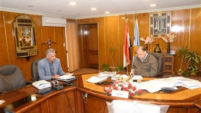 محافظ أسيوط يؤكد على ضرورة توعية المزارعين بأهمية الحفاظ على البيئة 