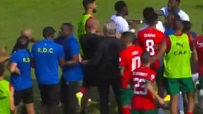 بعد التعادل وتأجيل التأهل لدور 16.. مشادة بين لاعب الكونغو والركراكي مدرب المغرب عقب نهاية المباراة 